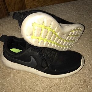 Nike running shoes roshes
